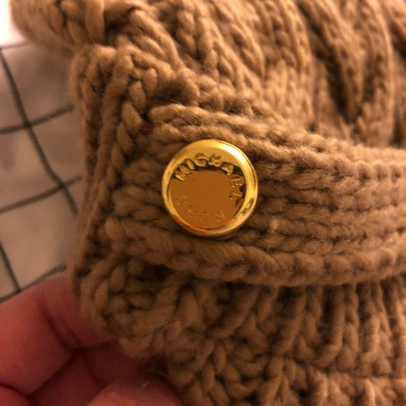 🛑SOLD🛑 Michael Kors Knit Cap in Camel Brown - Picture 2 of 4